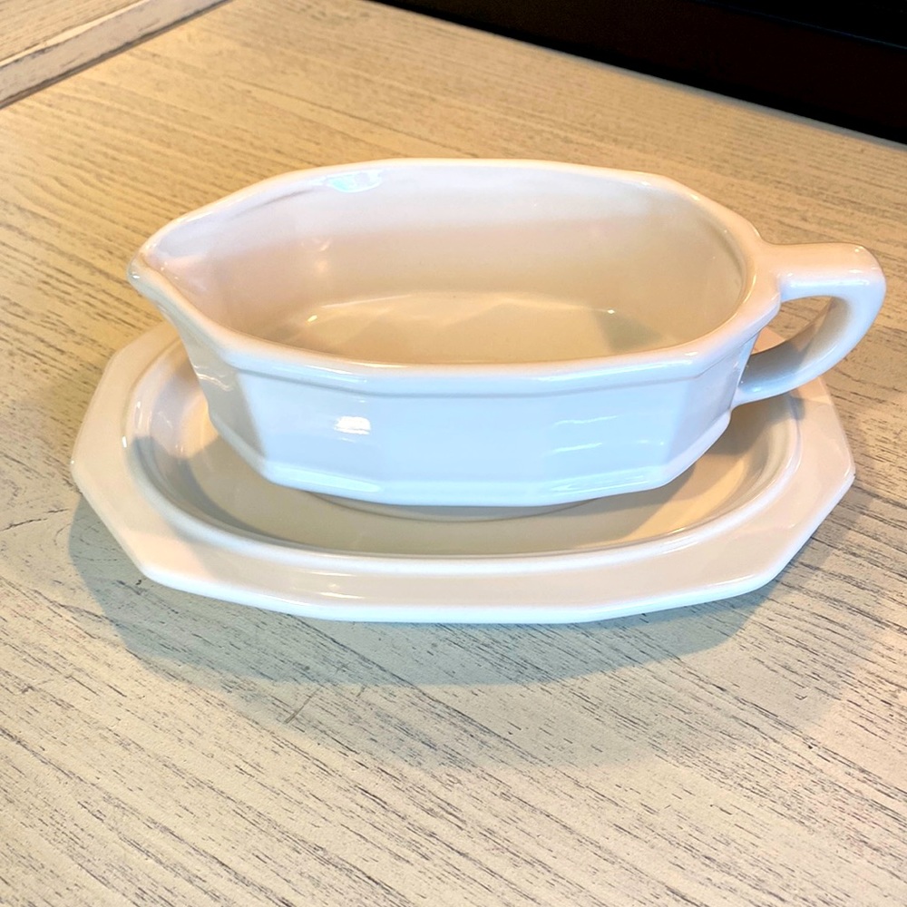 VINTAGE PFALTZGRAFF TWO PIECE WHITE CERAMIC GRAVY BOWL & DISH